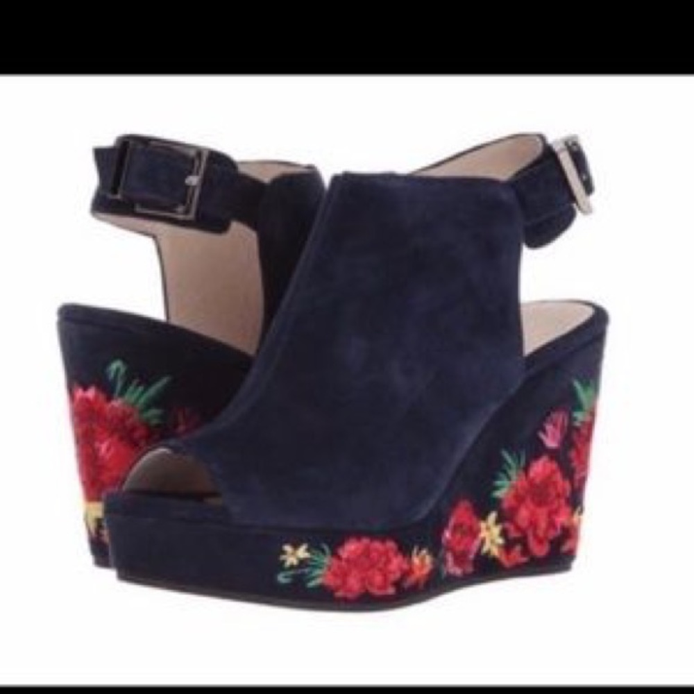 Kenneth Cole SZ 10M navy suede embroidered Orla wedges.